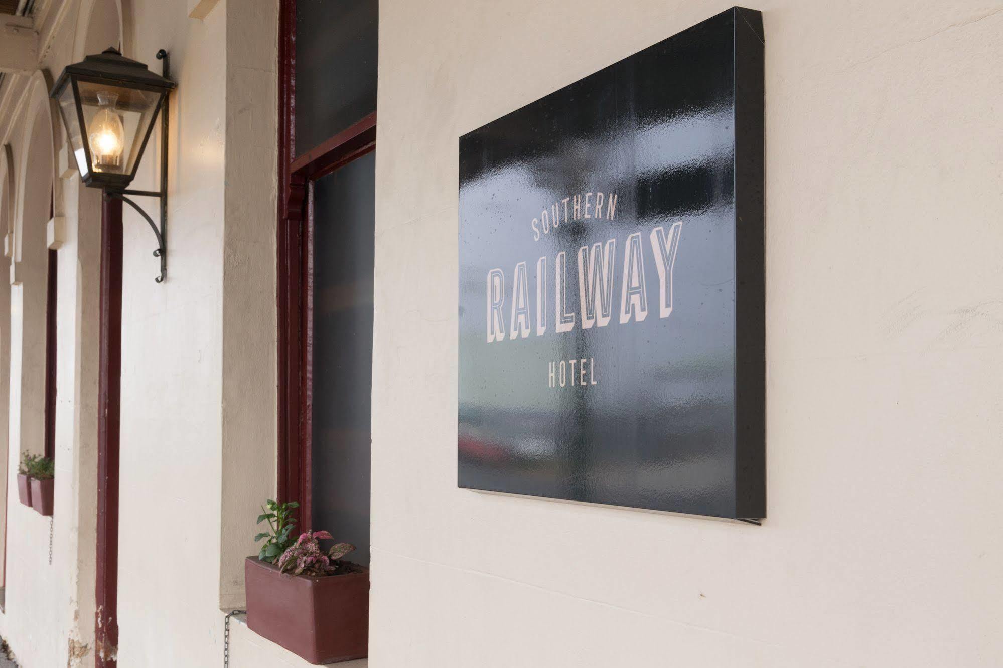 Southern Railway Hotel Goulburn Bagian luar foto
